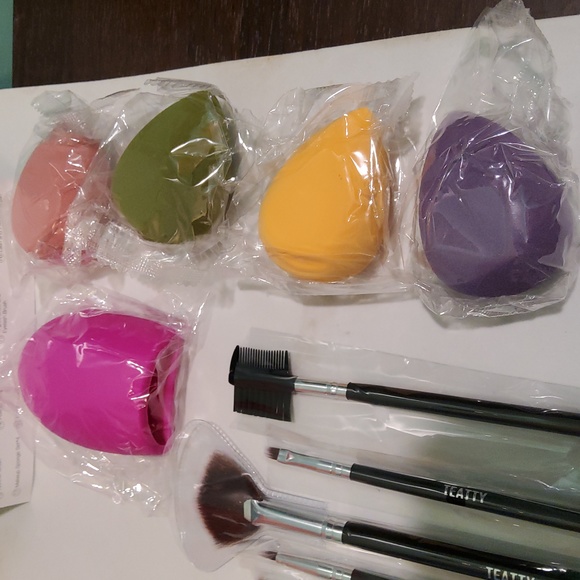 Professional Makeup Brushes - Picture 3 of 7